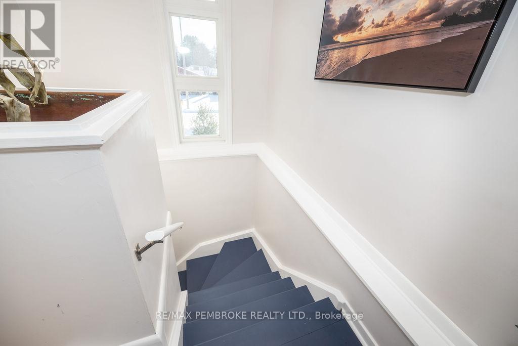 13 Highland Crescent, Deep River, Ontario  K0J 1P0 - Photo 23 - X12187792