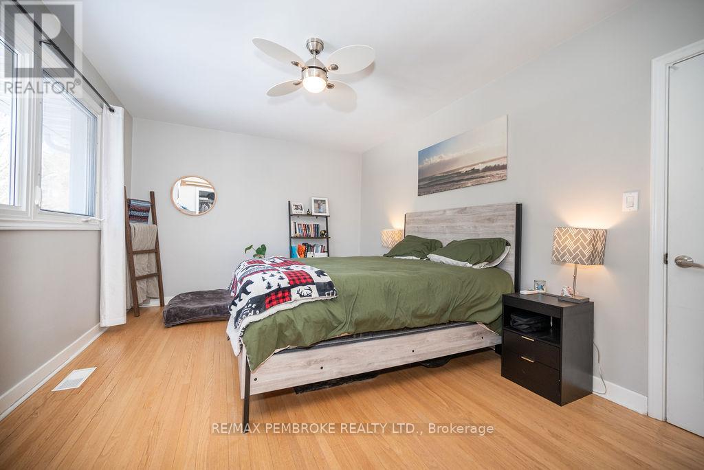13 Highland Crescent, Deep River, Ontario  K0J 1P0 - Photo 25 - X12187792