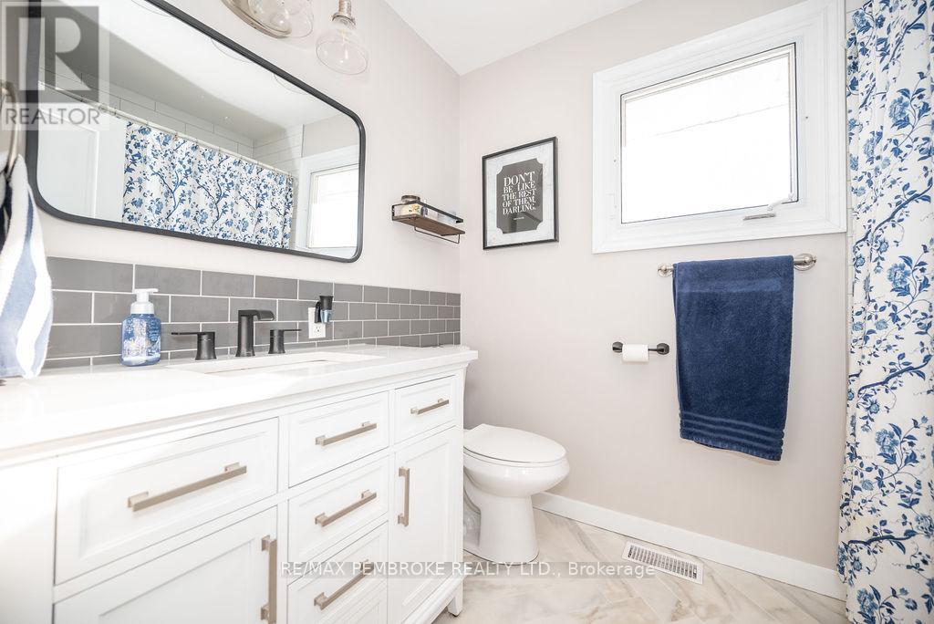 13 Highland Crescent, Deep River, Ontario  K0J 1P0 - Photo 34 - X12187792
