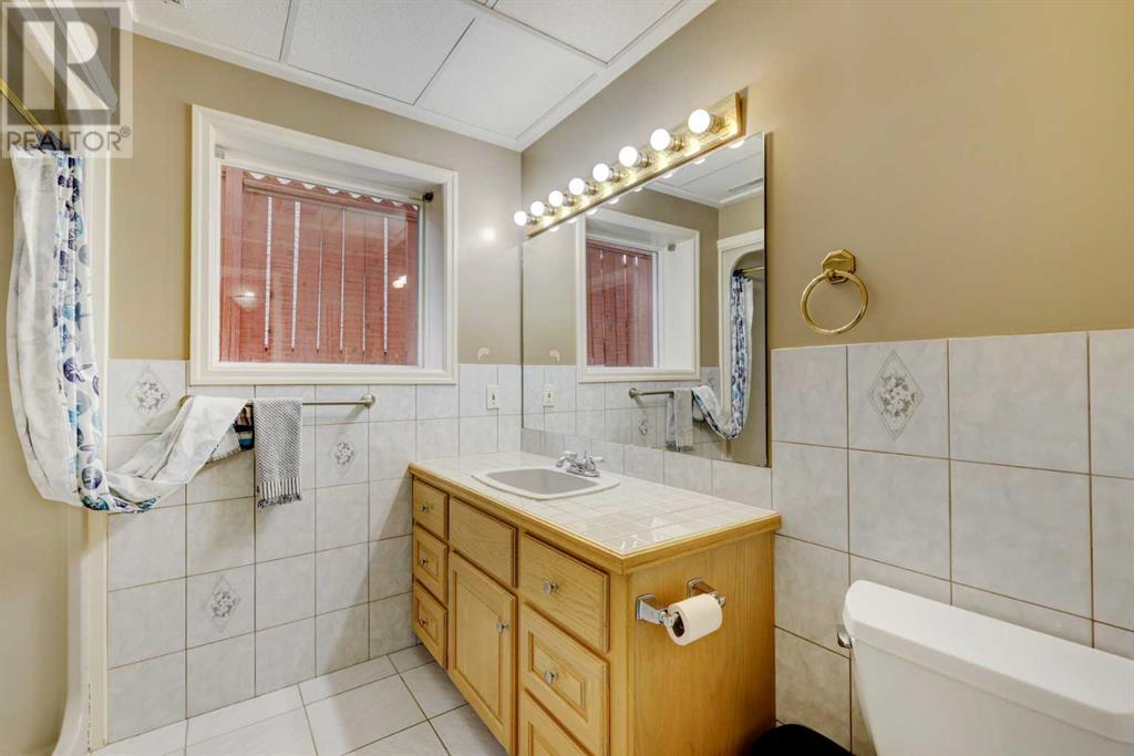 220 Santana Bay Nw, Calgary, Alberta  T3K 3N4 - Photo 26 - A2213464