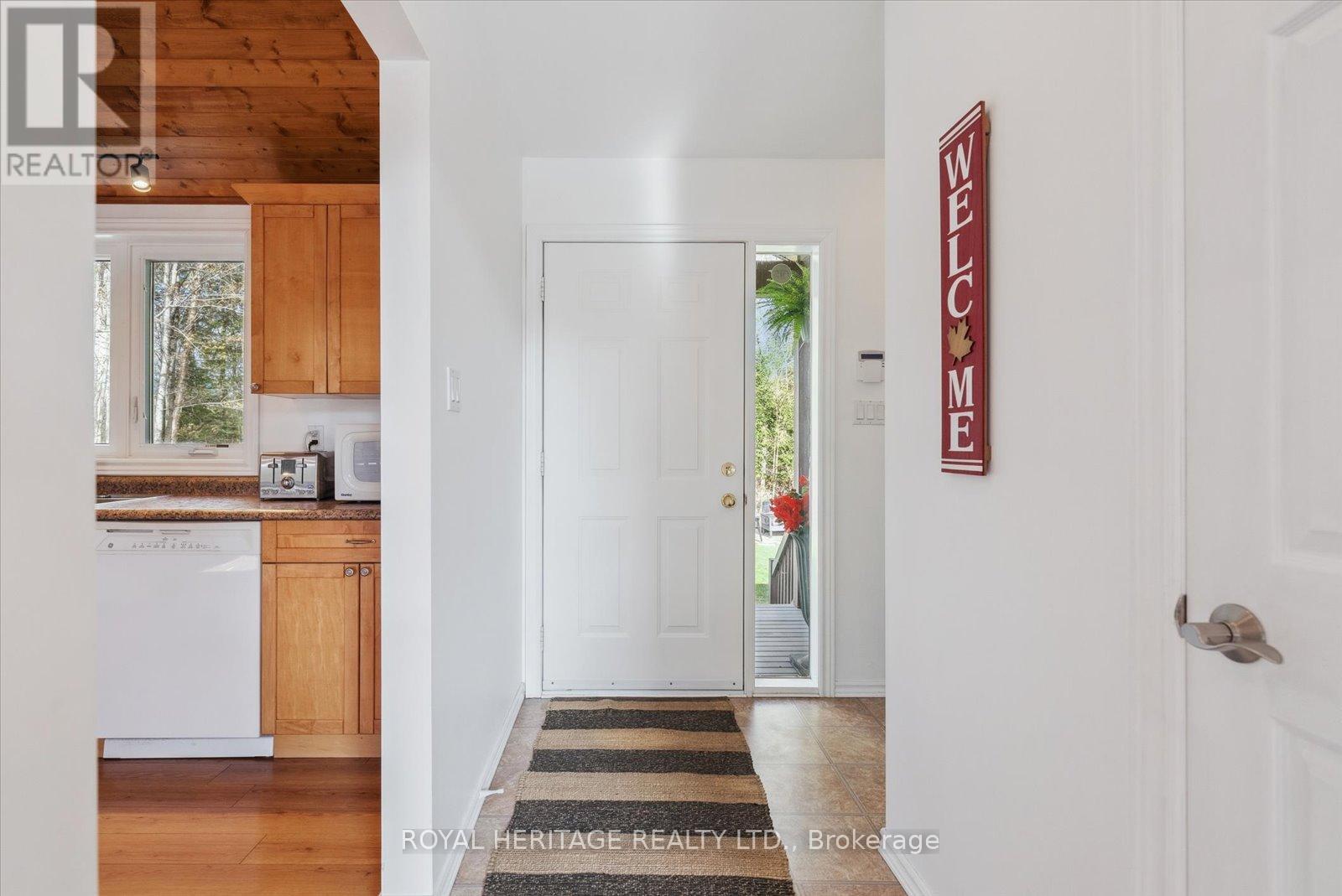 1037 Alvic Lane, Minden Hills, Ontario  K0M 2K0 - Photo 12 - X12152504