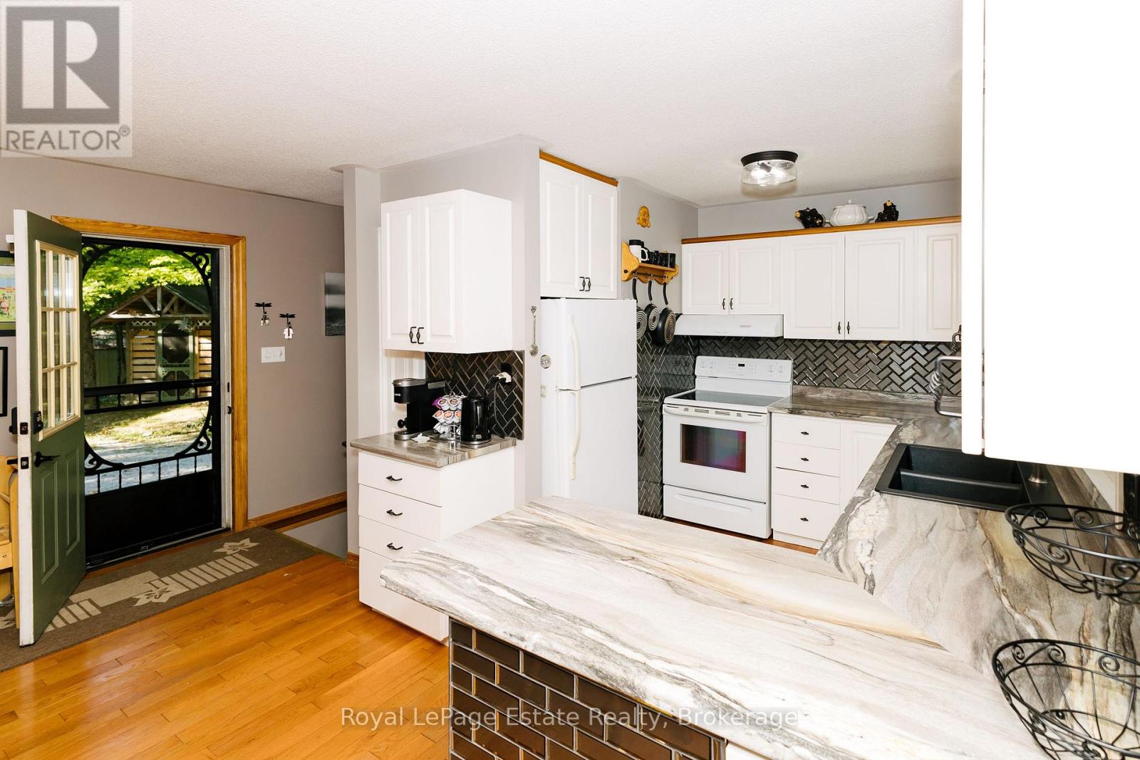 1157 Between Lakes Trail, Minden Hills, Ontario  K0M 1J1 - Photo 14 - X12187823