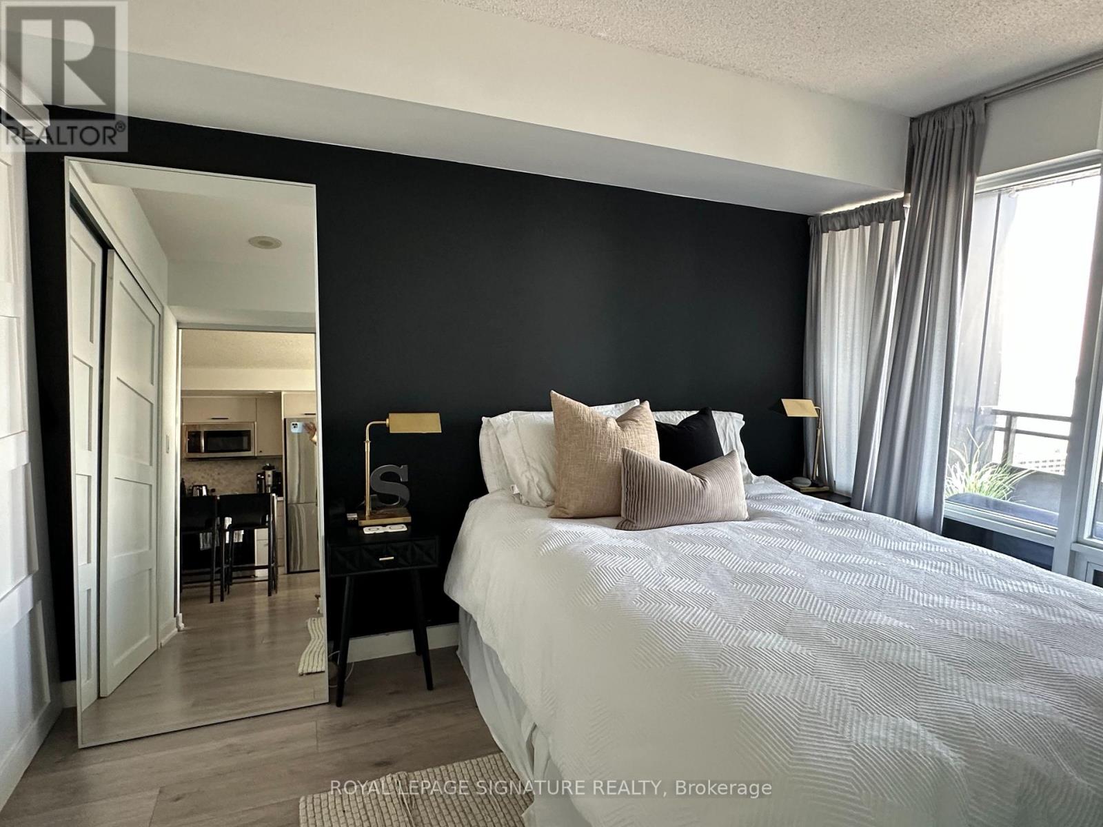2108 - 25 Telegram Mews, Toronto, Ontario  M5V 3Z1 - Photo 11 - C12187407