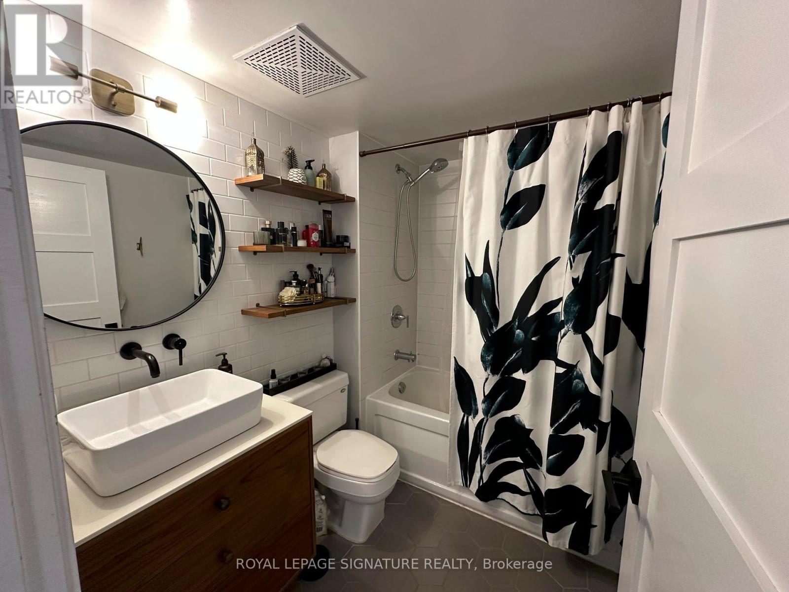 2108 - 25 Telegram Mews, Toronto, Ontario  M5V 3Z1 - Photo 9 - C12187407