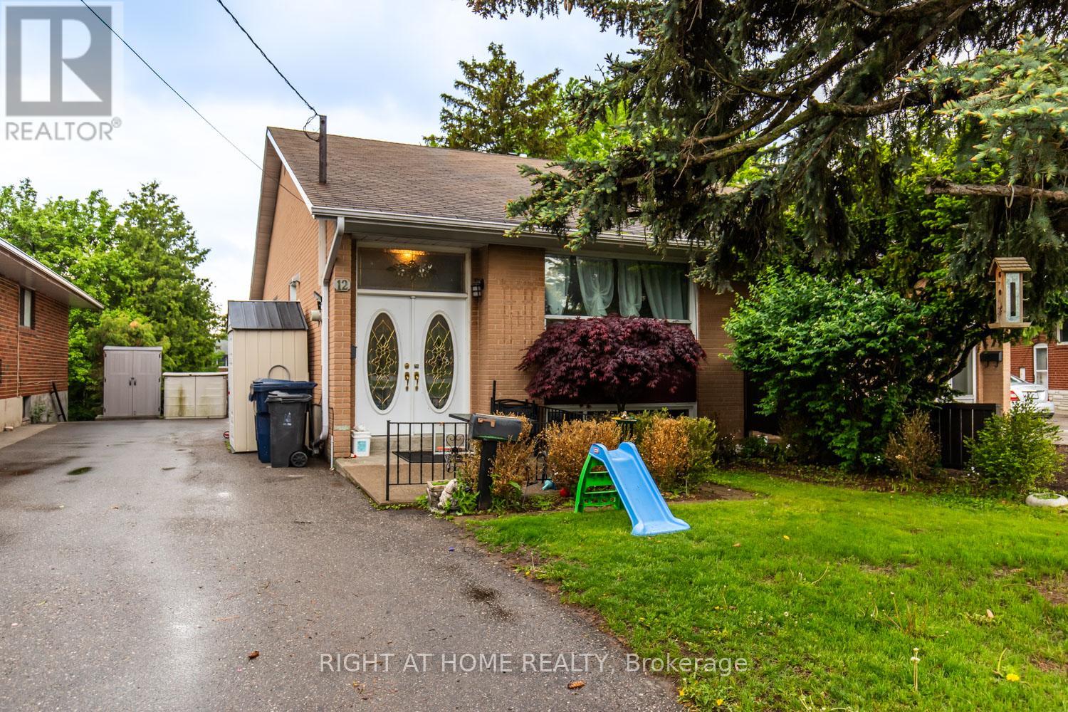 12 Murellen Crescent, Toronto, Ontario  M4A 2K5 - Photo 1 - C12187830