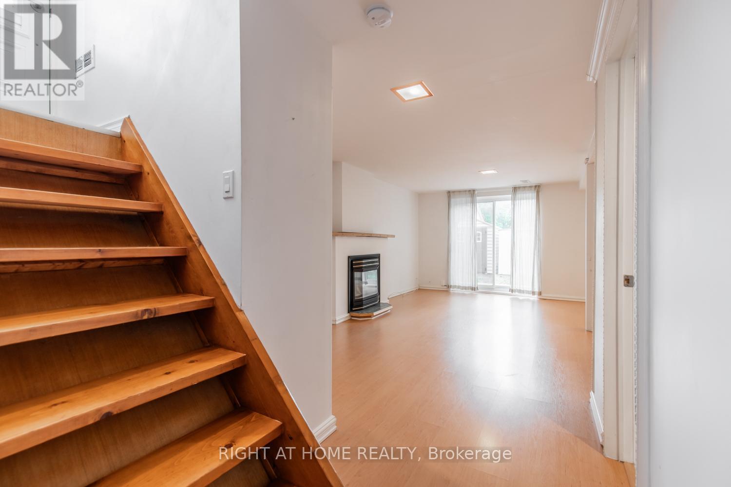 12 Murellen Crescent, Toronto, Ontario  M4A 2K5 - Photo 14 - C12187830
