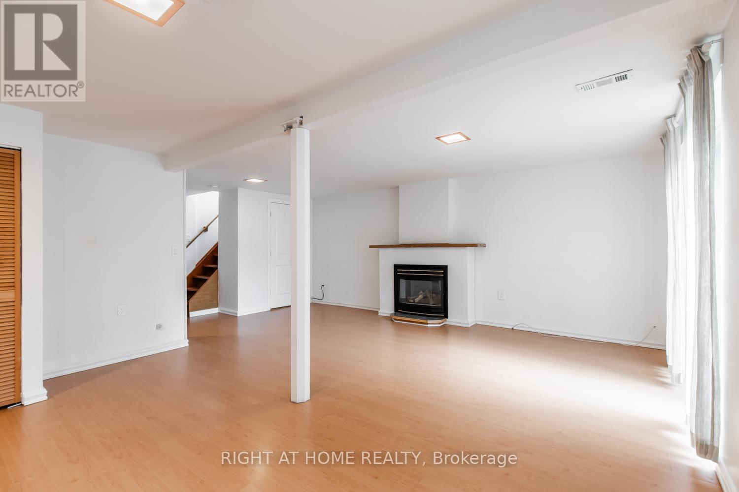12 Murellen Crescent, Toronto, Ontario  M4A 2K5 - Photo 16 - C12187830