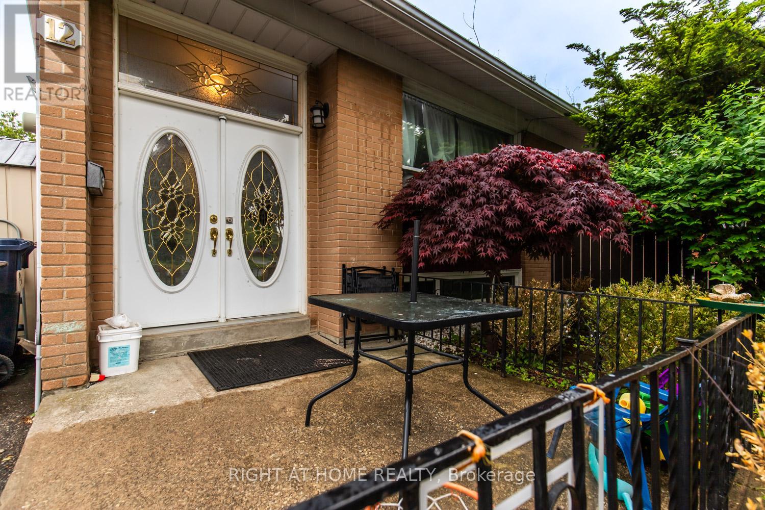 12 Murellen Crescent, Toronto, Ontario  M4A 2K5 - Photo 2 - C12187830