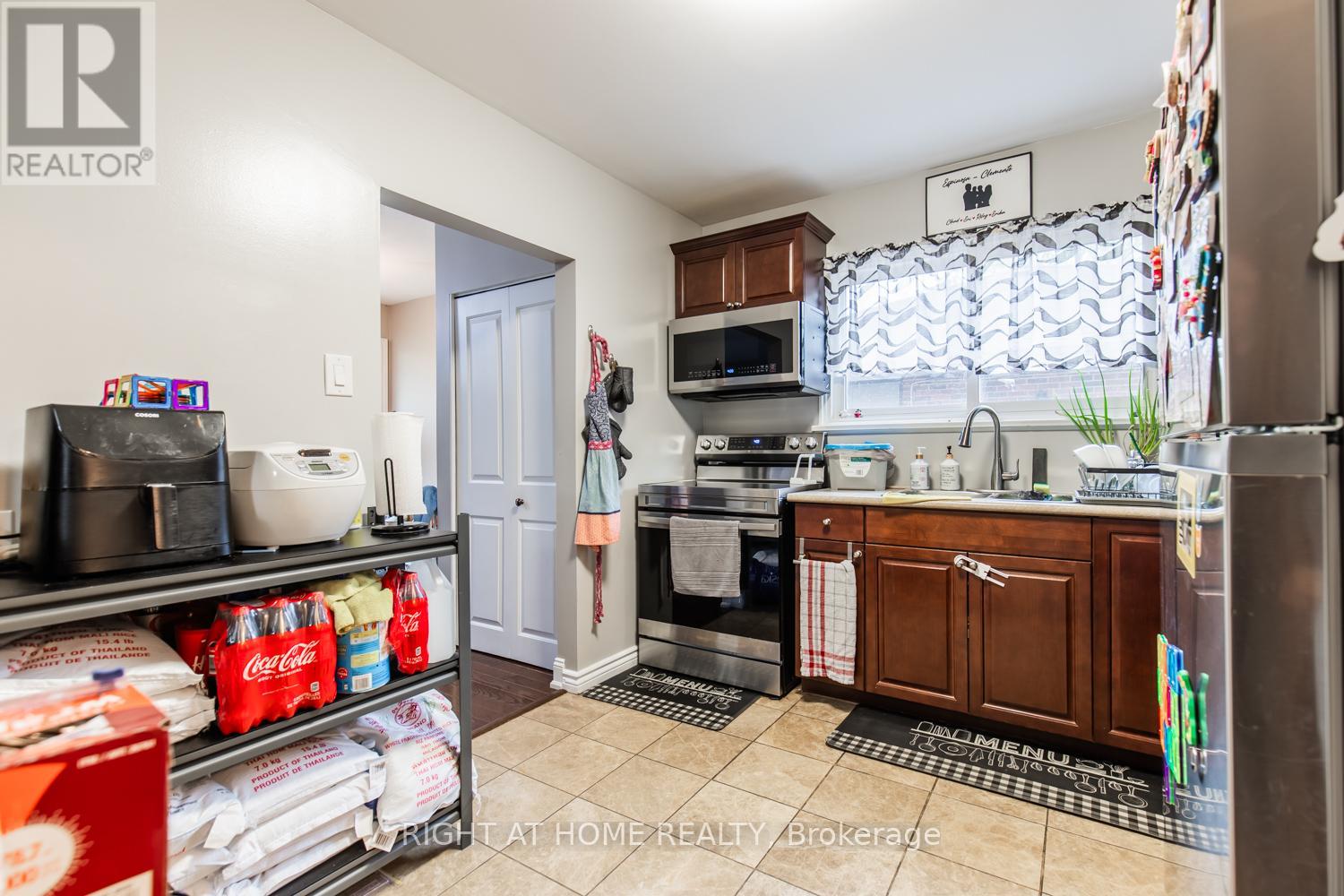12 Murellen Crescent, Toronto, Ontario  M4A 2K5 - Photo 6 - C12187830