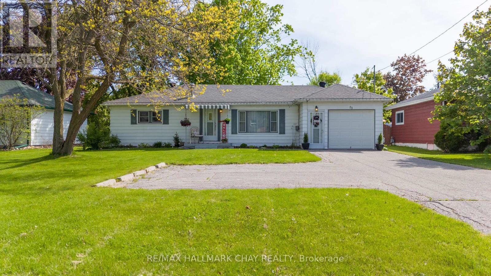 33 YONGE STREET N, Springwater, Ontario