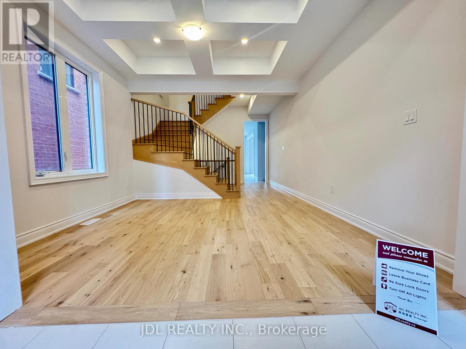 3057 Perkins Way, Oakville, Ontario  L6H 7Z3 - Photo 4 - W12149423