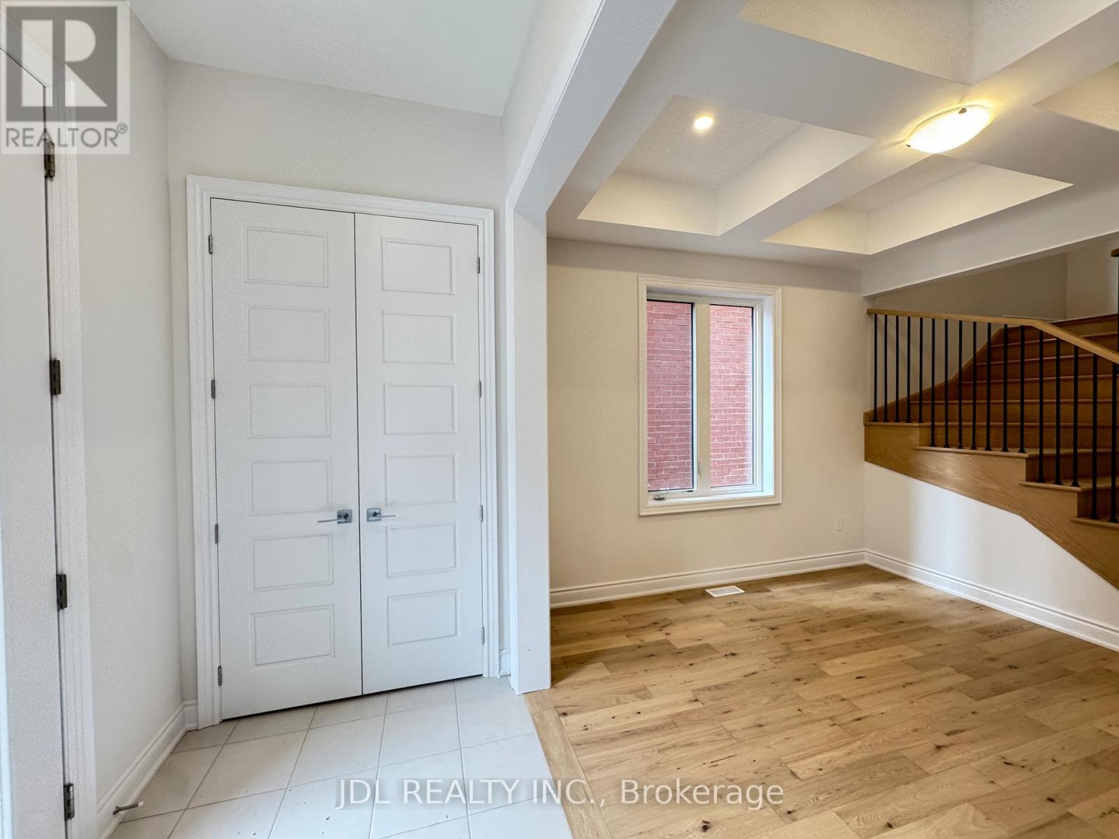 3057 Perkins Way, Oakville, Ontario  L6H 7Z3 - Photo 5 - W12149423