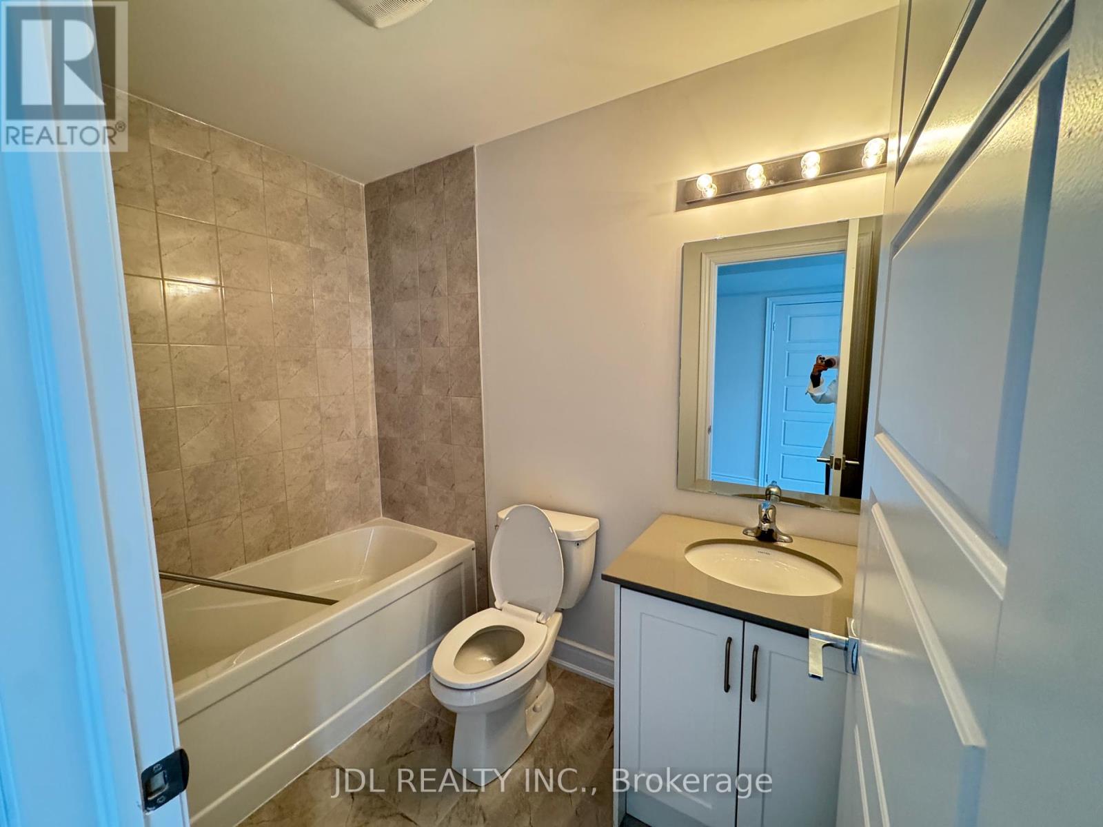 3057 Perkins Way, Oakville, Ontario  L6H 7Z3 - Photo 26 - W12149423