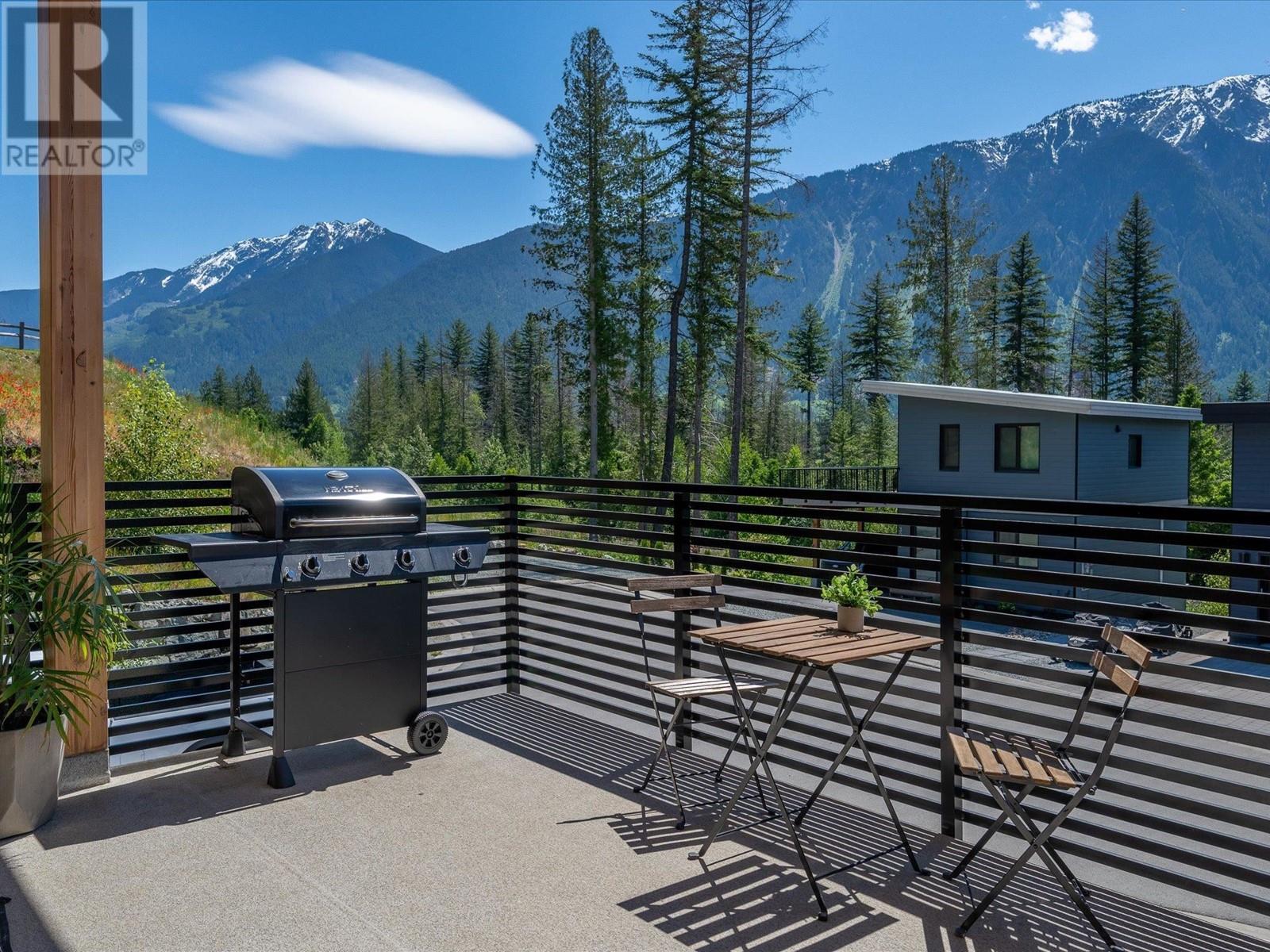 3011 Tenquille Place, Pemberton, British Columbia  V0N 2L3 - Photo 11 - R3009531
