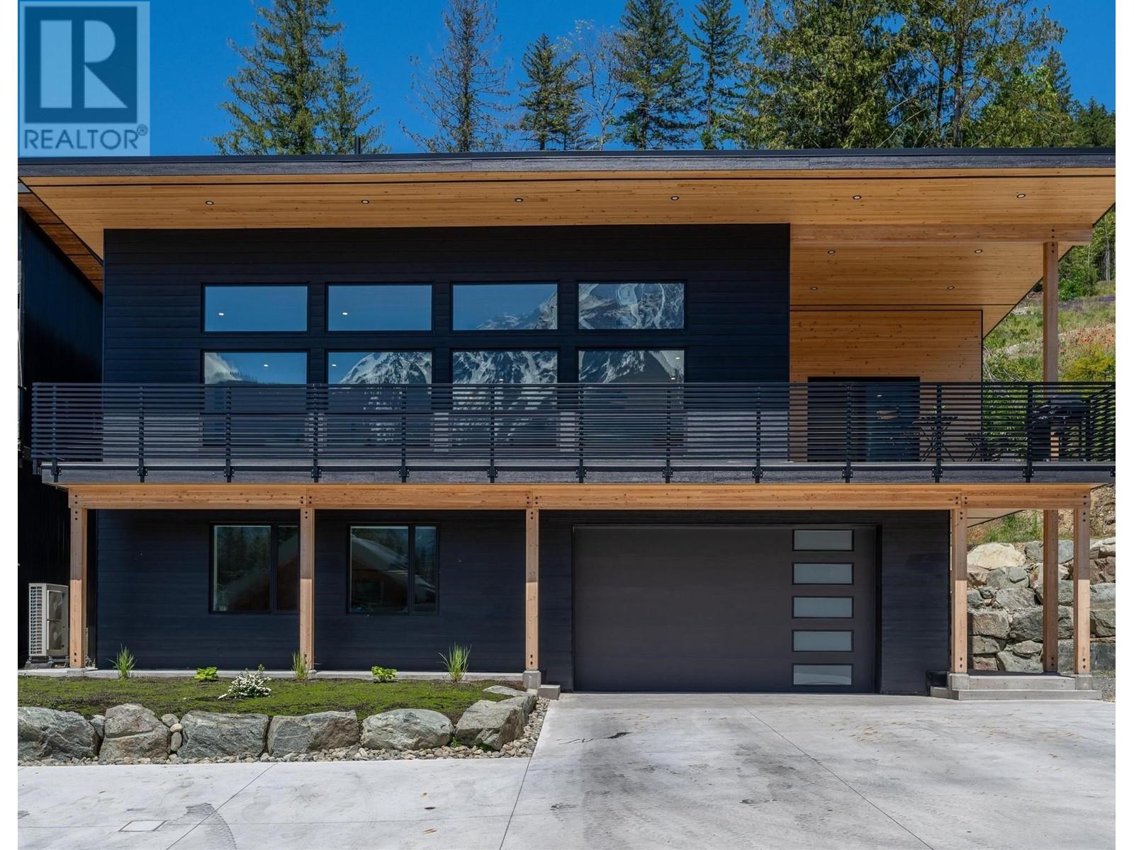 3011 Tenquille Place, Pemberton, British Columbia  V0N 2L3 - Photo 3 - R3009531