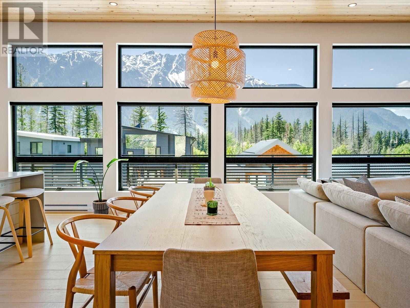 3011 Tenquille Place, Pemberton, British Columbia  V0N 2L3 - Photo 6 - R3009531
