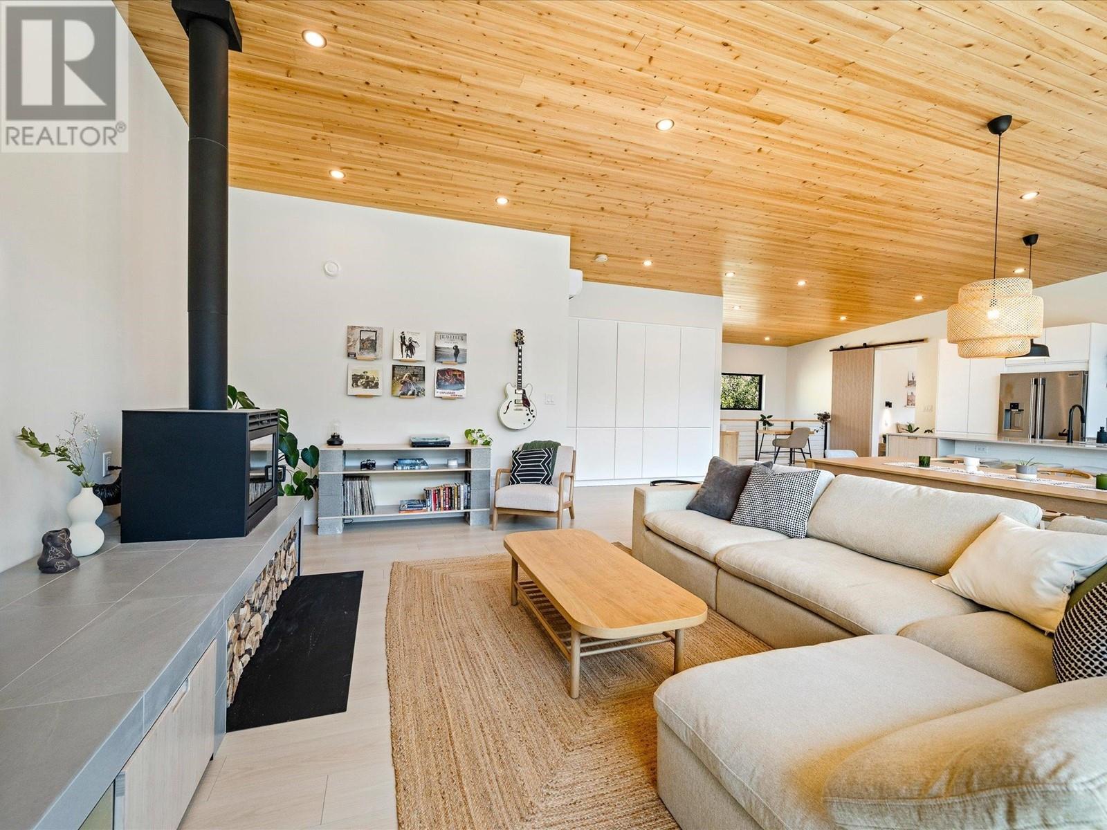3011 Tenquille Place, Pemberton, British Columbia  V0N 2L3 - Photo 8 - R3009531