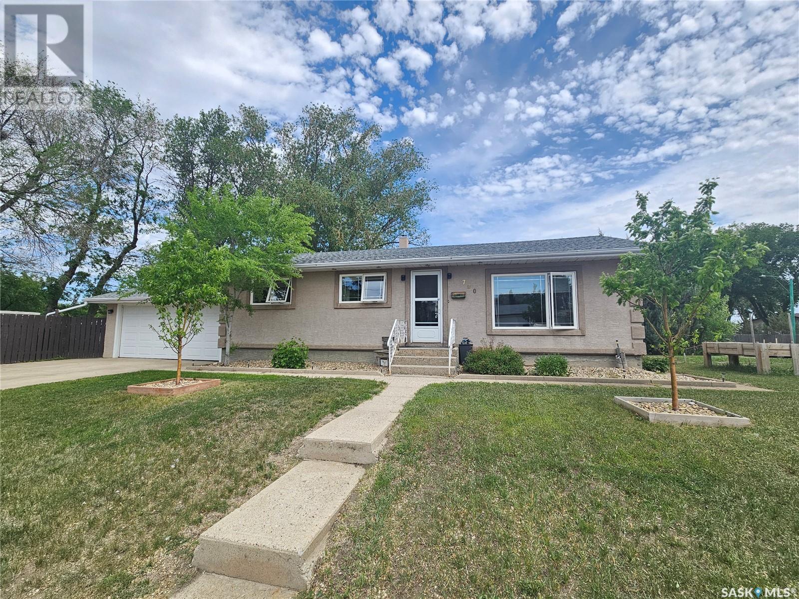 Property at 780 Keith STREET image 3