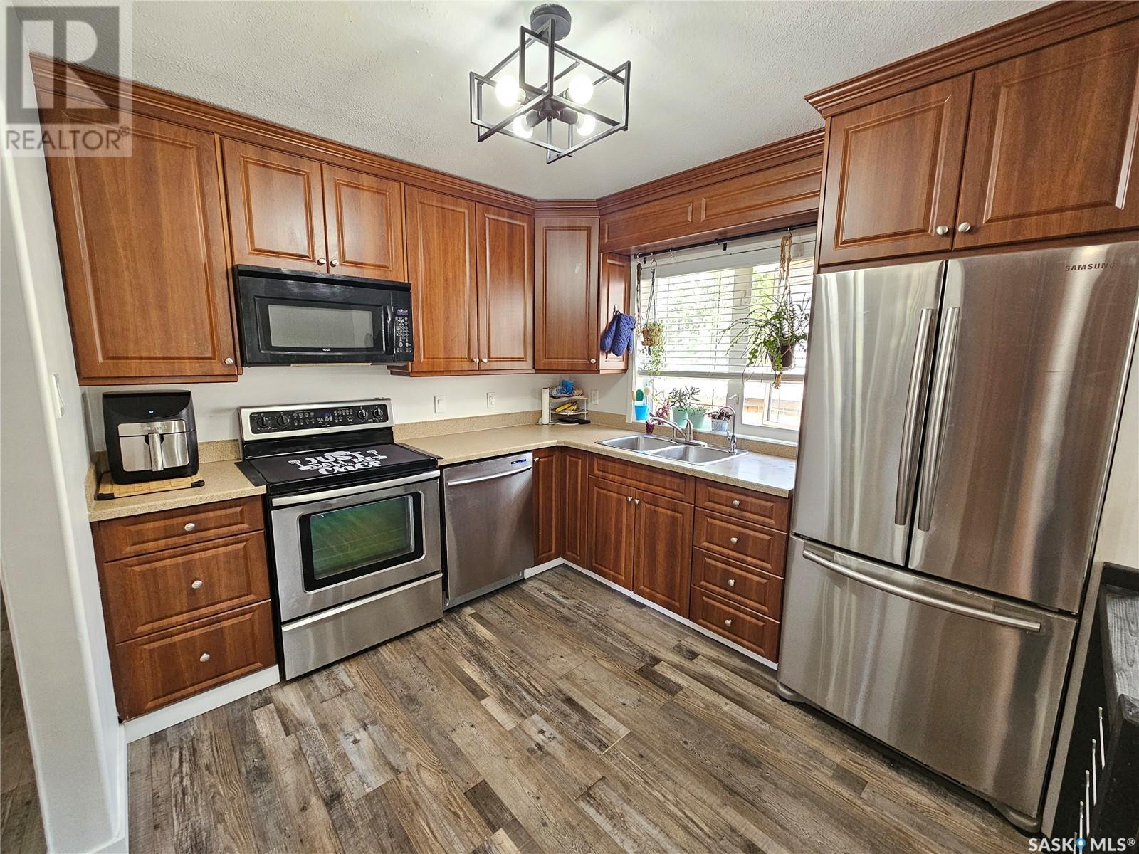 Property at 780 Keith STREET image 5