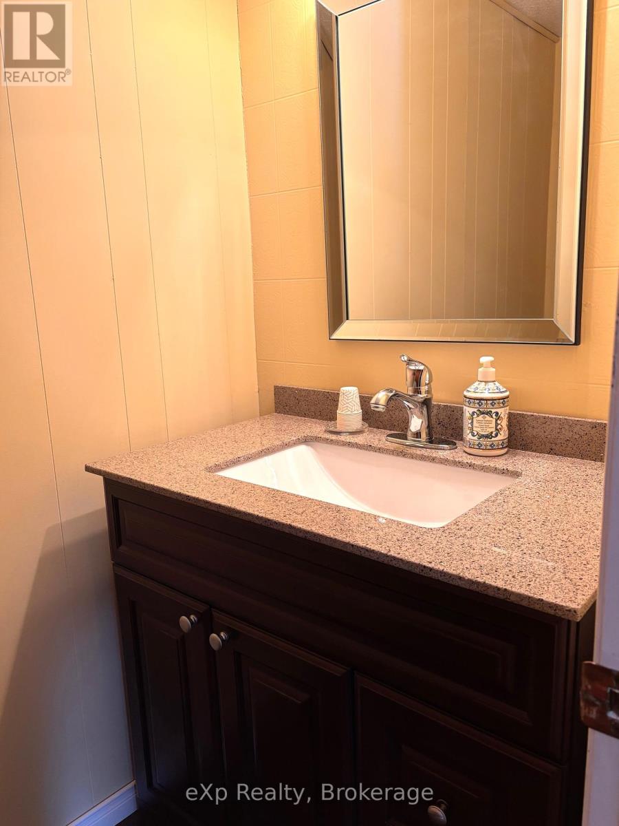 704 11th Street E, Hanover, Ontario  N4N 3J4 - Photo 22 - X11962475
