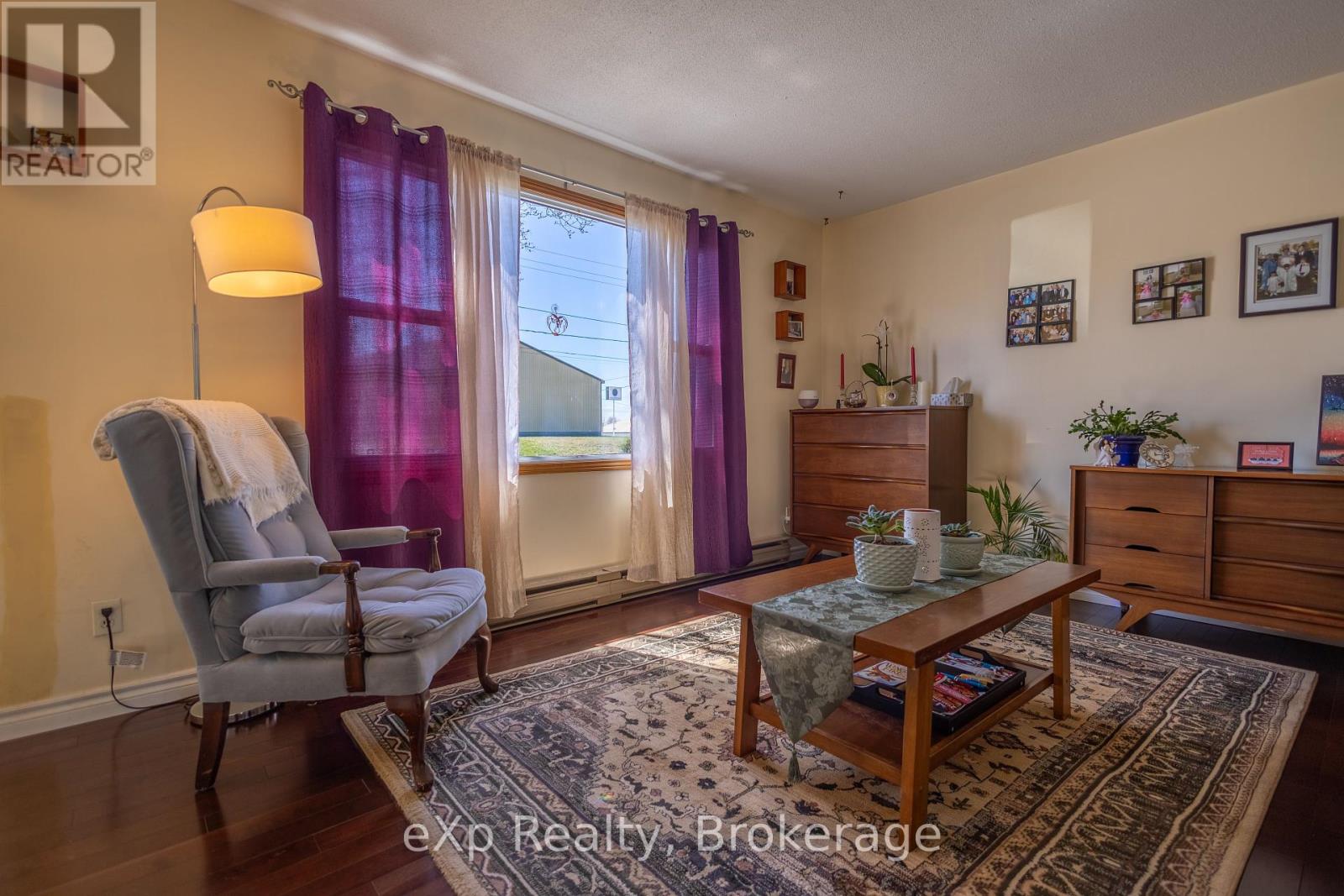 704 11th Street E, Hanover, Ontario  N4N 3J4 - Photo 11 - X11962475