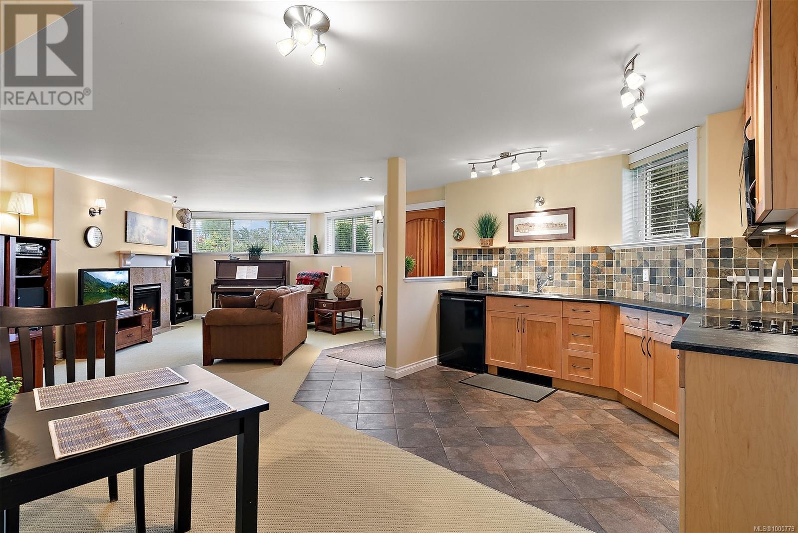 12 Pilot St, Victoria, British Columbia  V8V 2A4 - Photo 23 - 1000779