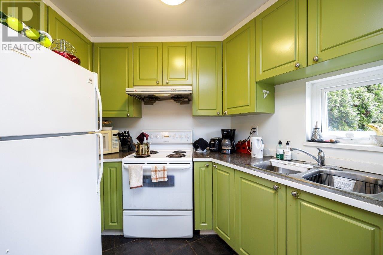 Listing Picture 26 of 36 : 26 N STRATFORD AVENUE, Burnaby / 本拿比 - 魯藝地產 Yvonne Lu Group - MLS Medallion Club Member