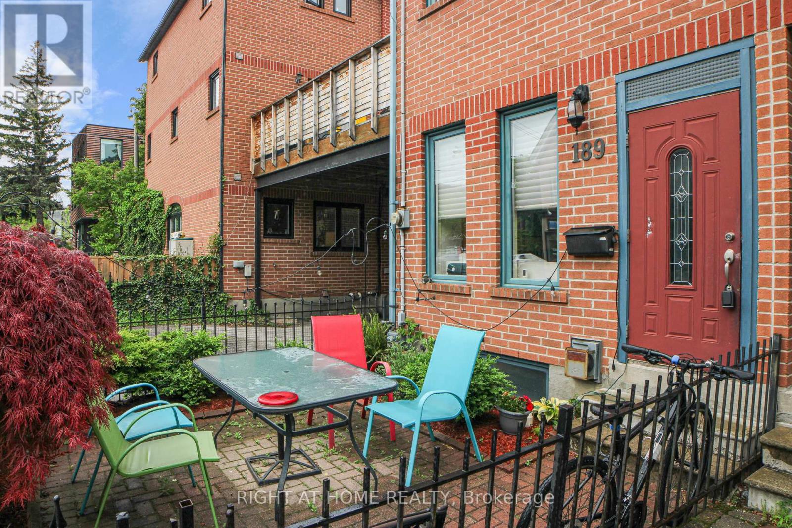 189 Lippincott Street, Toronto, Ontario  M5S 2P3 - Photo 2 - C12187866