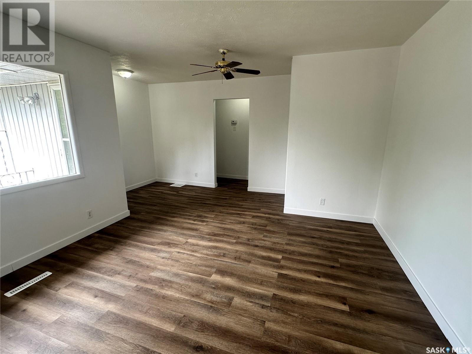 207 2nd Street W, Wynyard, Saskatchewan  S0A 4T0 - Photo 4 - SK007901