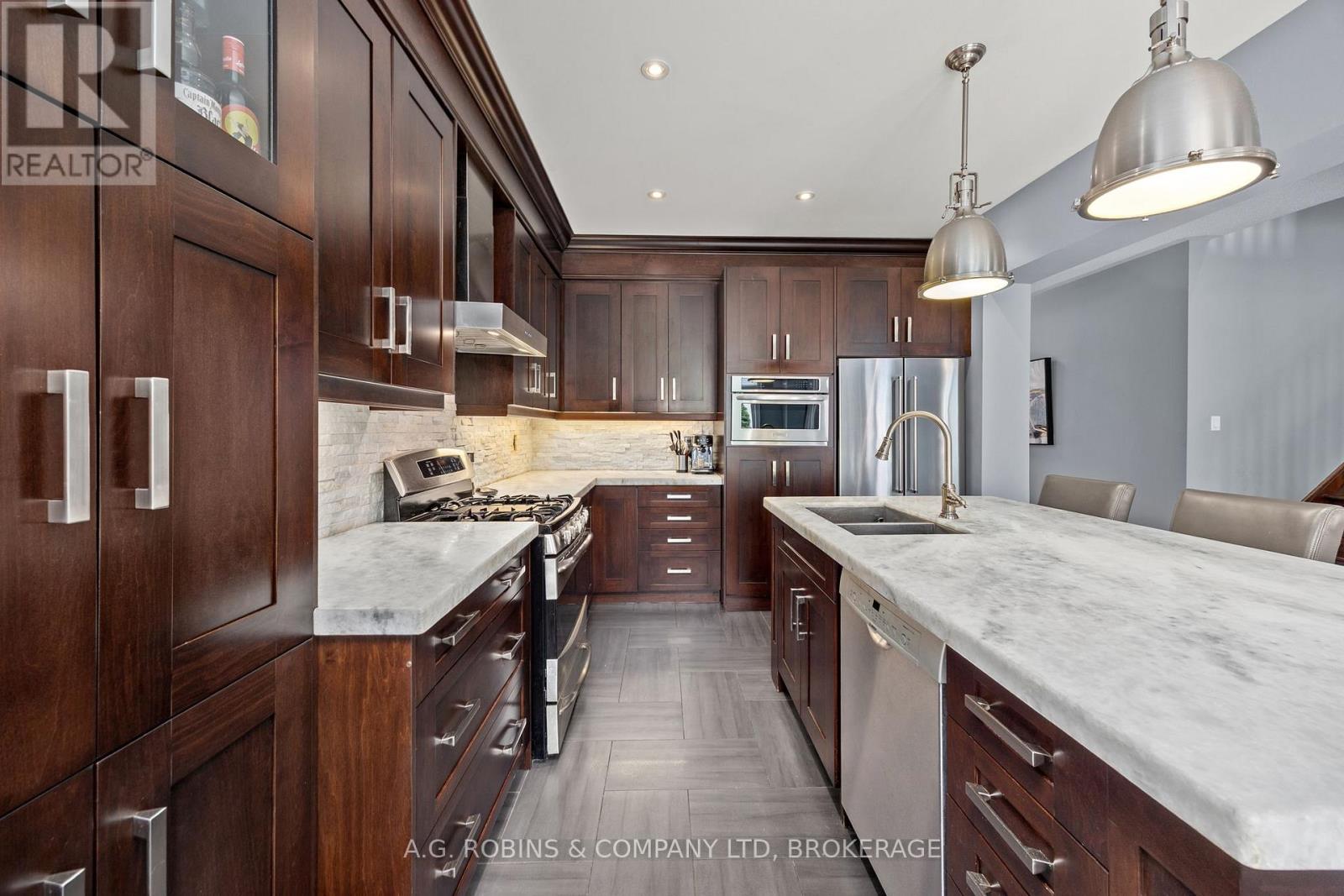 2299 Millstone Drive, Oakville, Ontario  L6M 0H1 - Photo 9 - W12187870