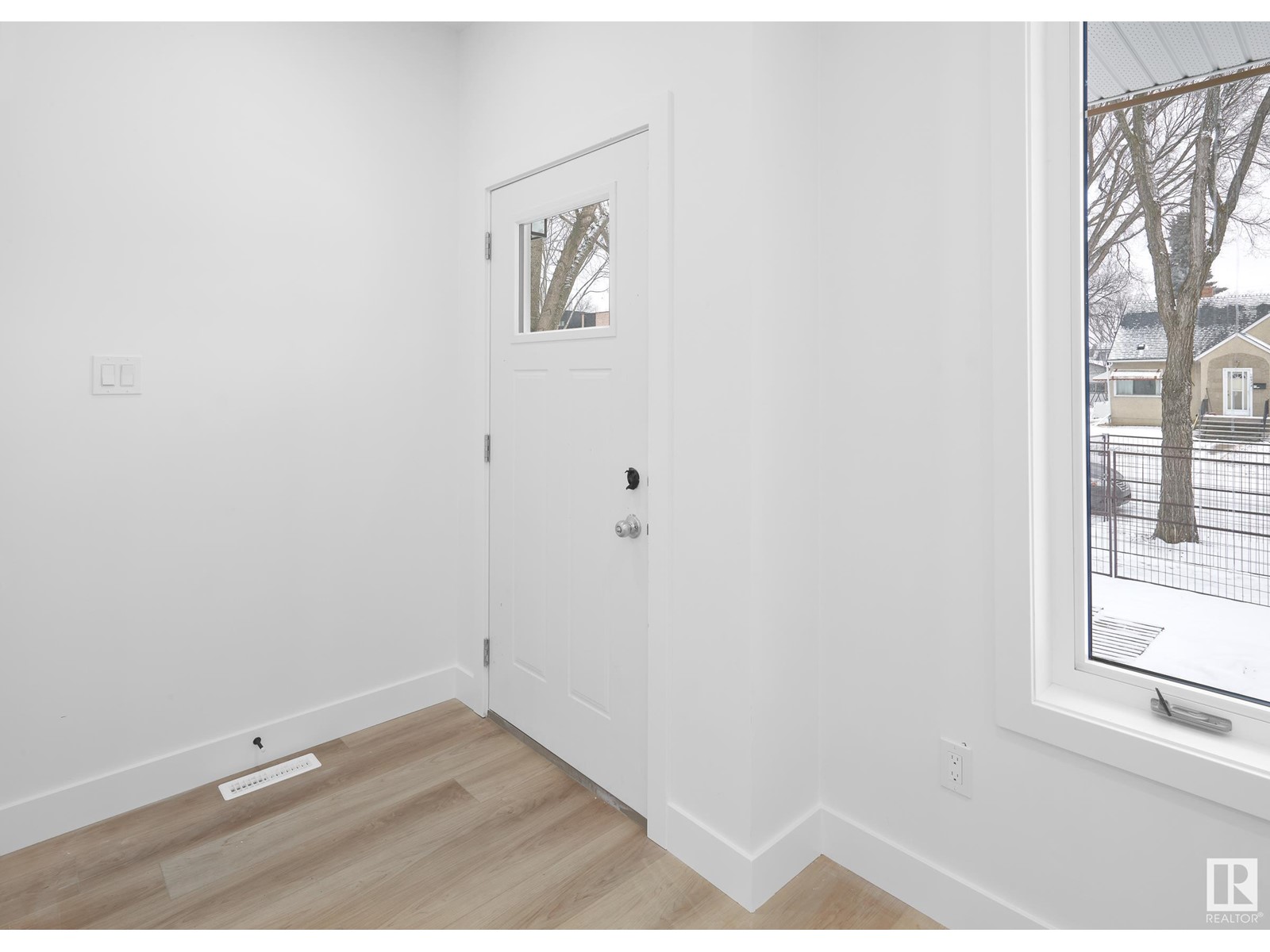 Property at 10219 137 ST NW image 2