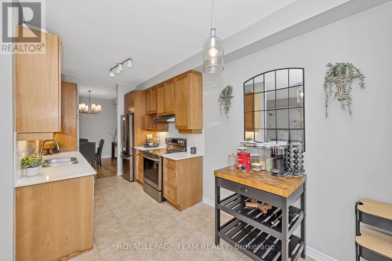 91 Whetstone Crescent, Ottawa, Ontario  K2G 7C4 - Photo 11 - X12187878