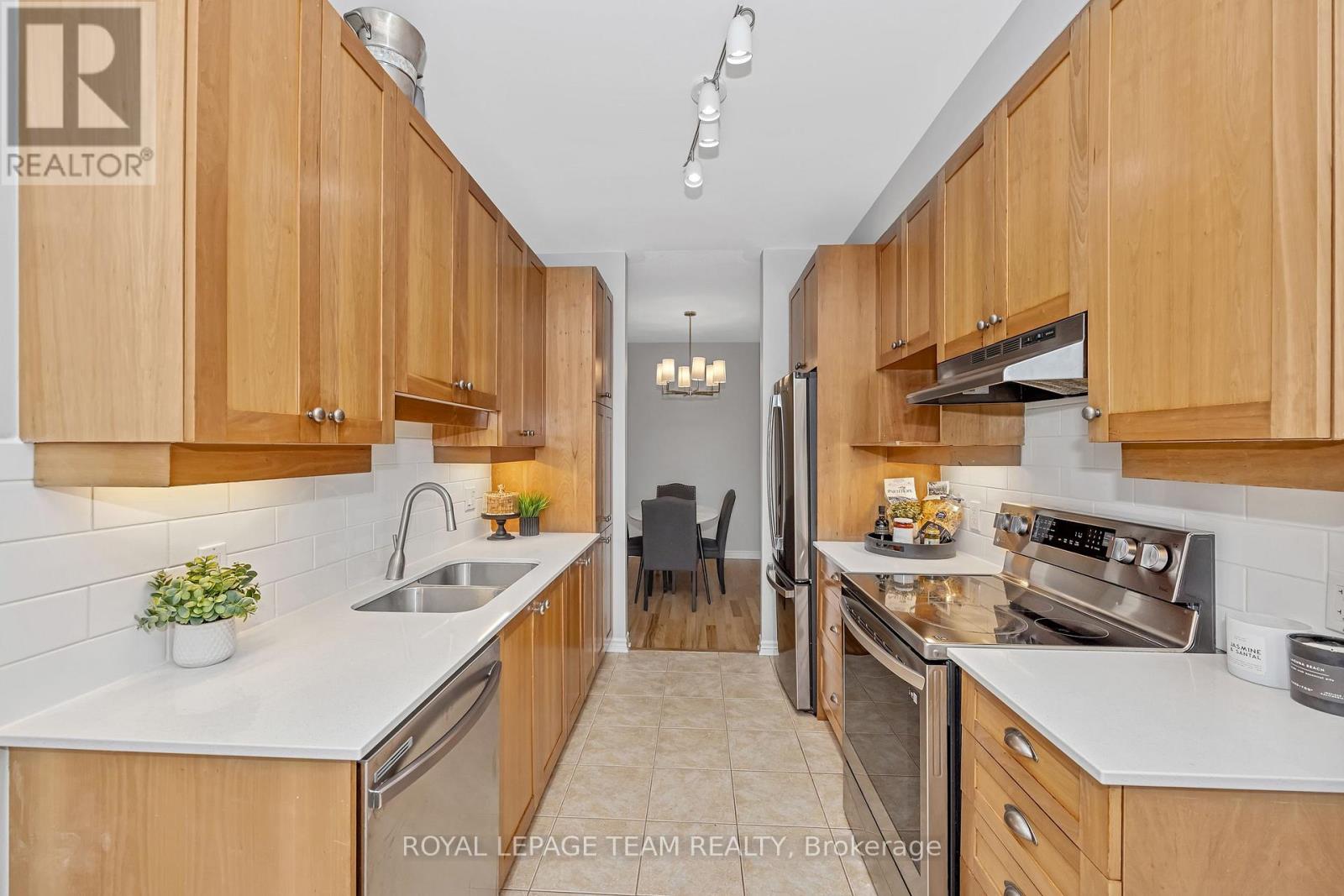 91 Whetstone Crescent, Ottawa, Ontario  K2G 7C4 - Photo 12 - X12187878