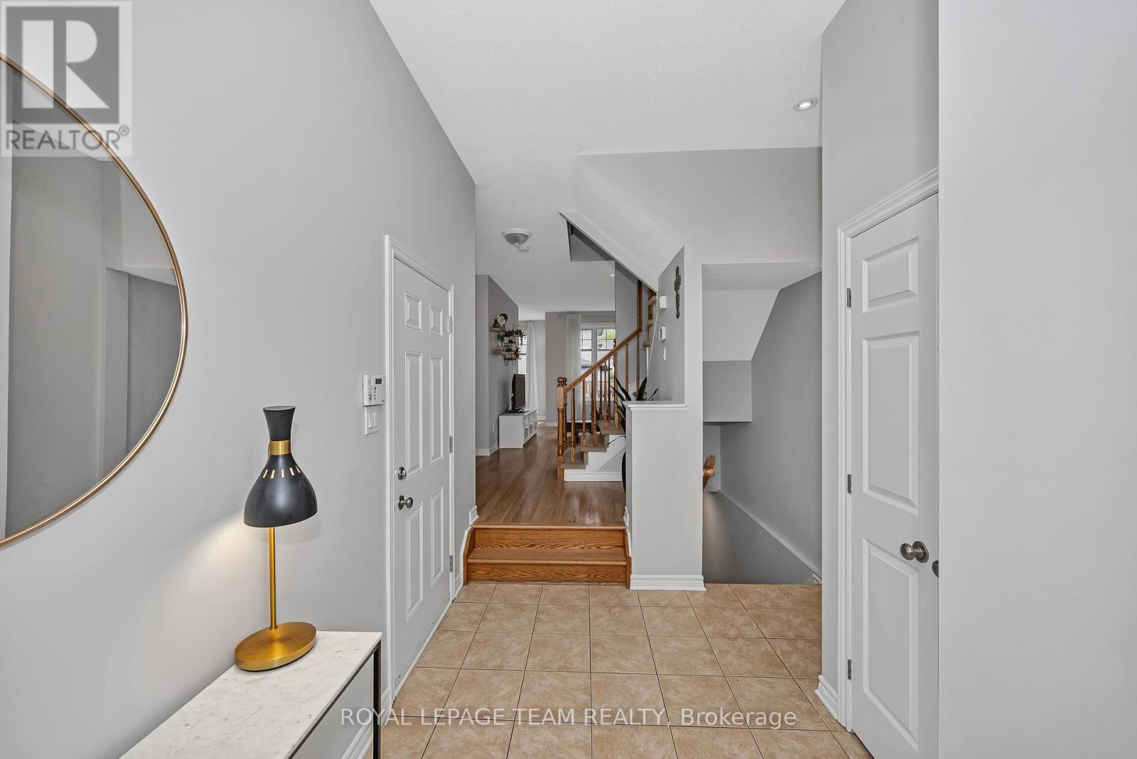 91 Whetstone Crescent, Ottawa, Ontario  K2G 7C4 - Photo 3 - X12187878