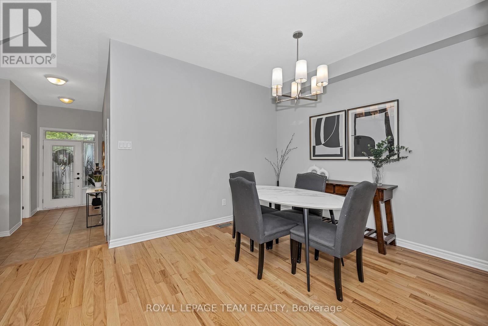 91 Whetstone Crescent, Ottawa, Ontario  K2G 7C4 - Photo 4 - X12187878