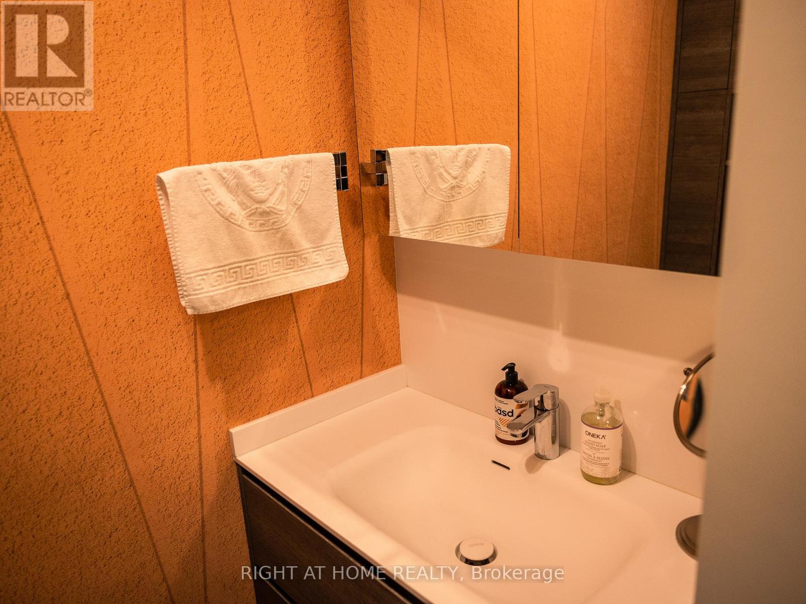 410 - 90 Niagara Street, Toronto, Ontario  M5V 0P9 - Photo 4 - C12187707