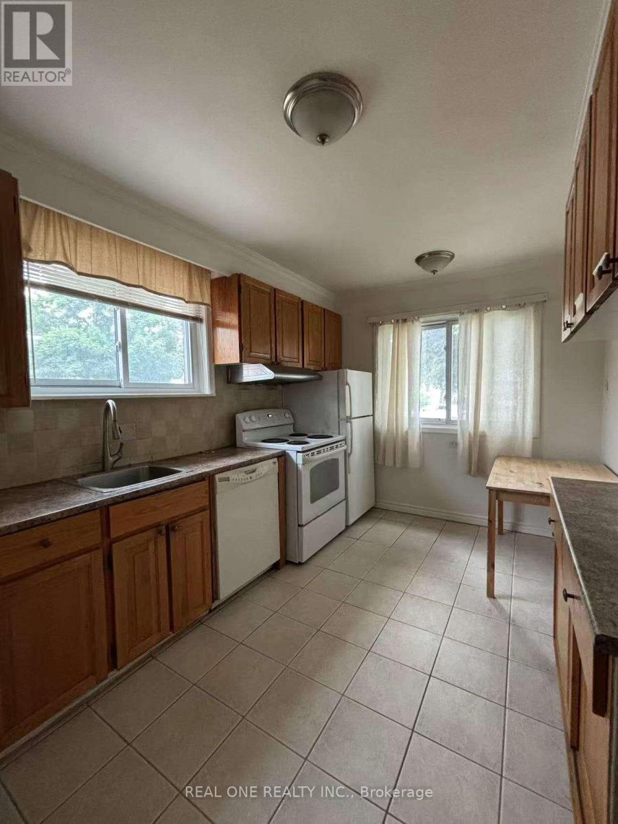 Main - 349 Browndale Crescent, Richmond Hill (Crosby), Ontario  L4C 3J3 - Photo 4 - N12187886