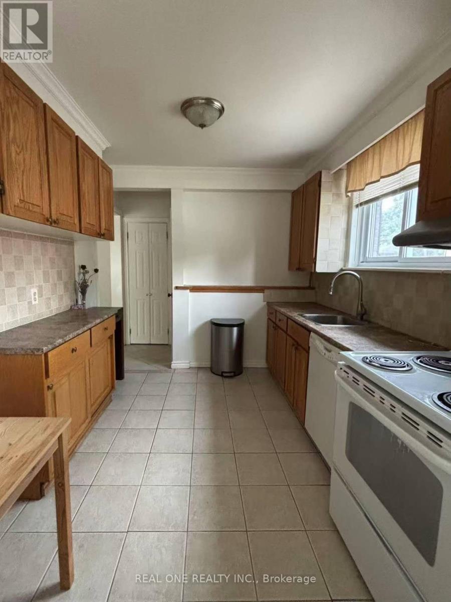 Main - 349 Browndale Crescent, Richmond Hill (Crosby), Ontario  L4C 3J3 - Photo 5 - N12187886