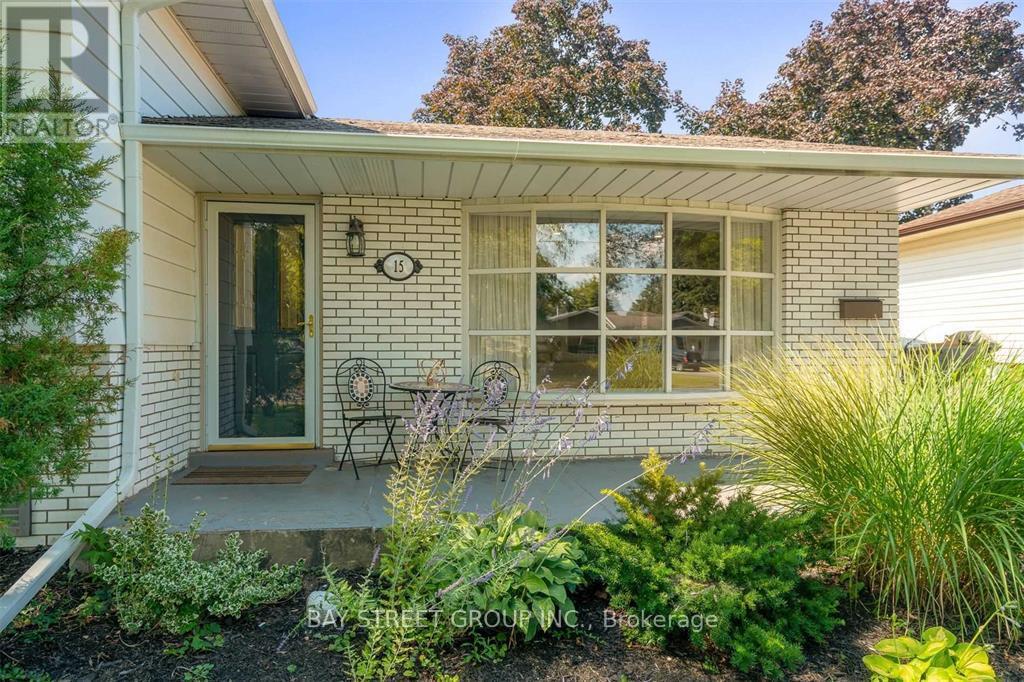 Main - 15 Old Oxford Road, St. Catharines, Ontario  L2M 2J7 - Photo 3 - X12187899