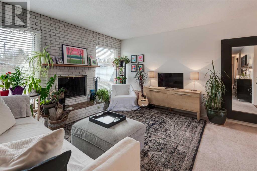 Property at 6604 34 Street SW image 2