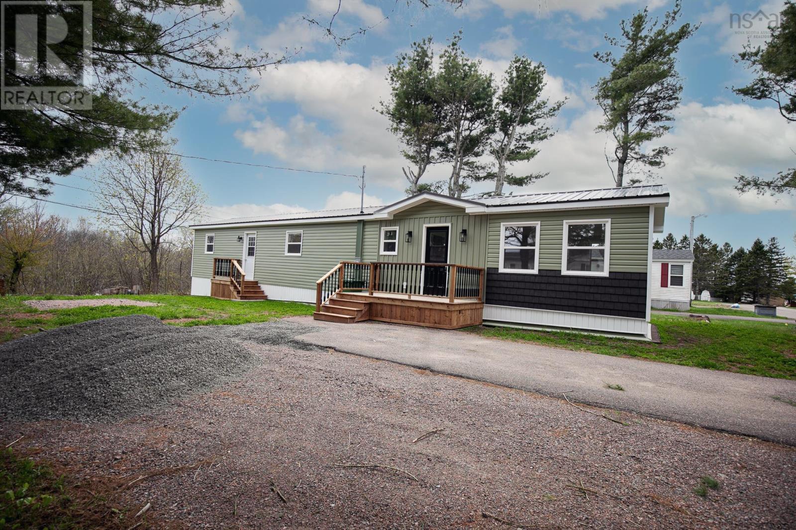 43 Lorne Crescent, Amherst, Nova Scotia  B4H 4A7 - Photo 2 - 202510999