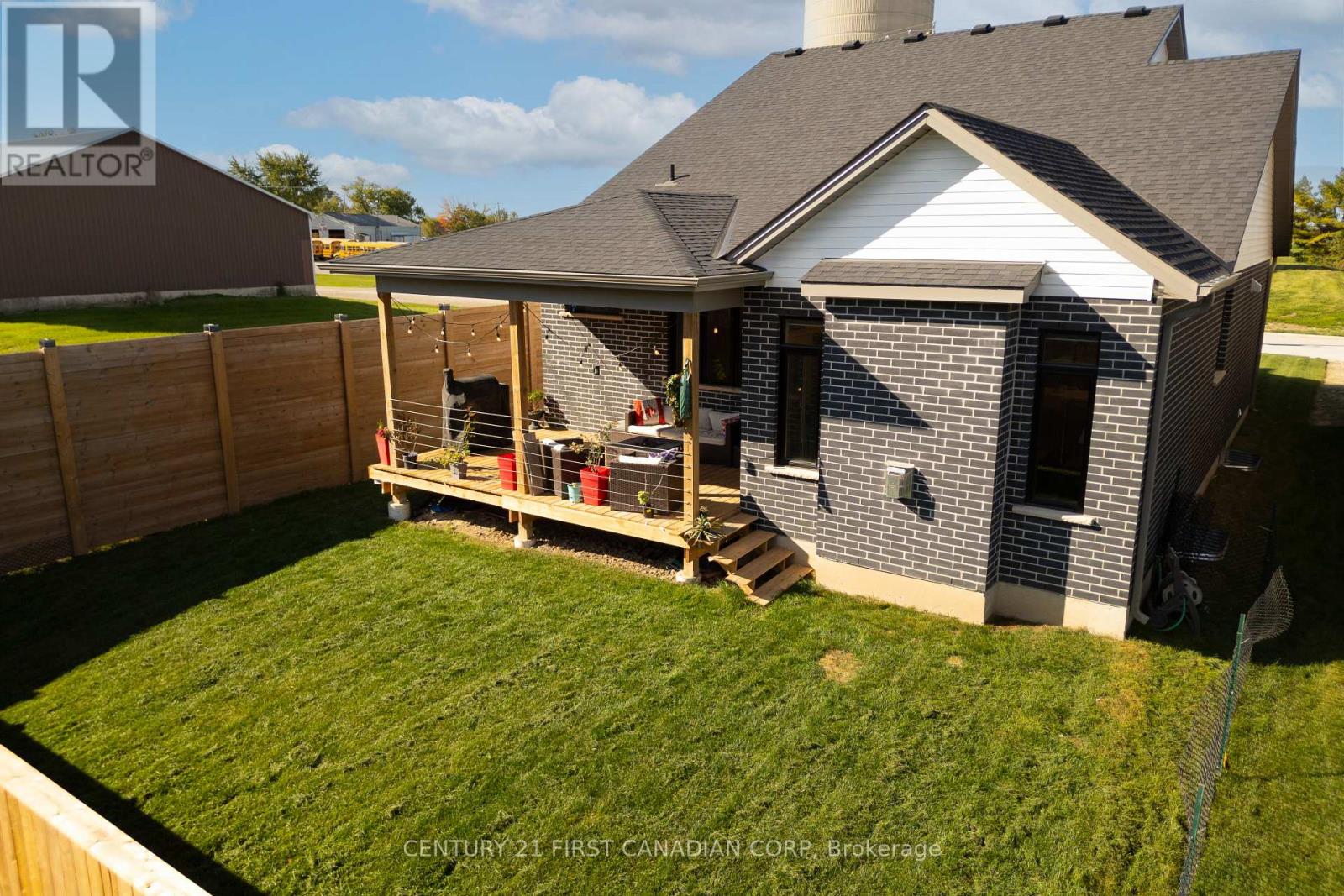 128 Scotts Drive, Lucan Biddulph, Ontario  N0M 2J0 - Photo 5 - X12187905