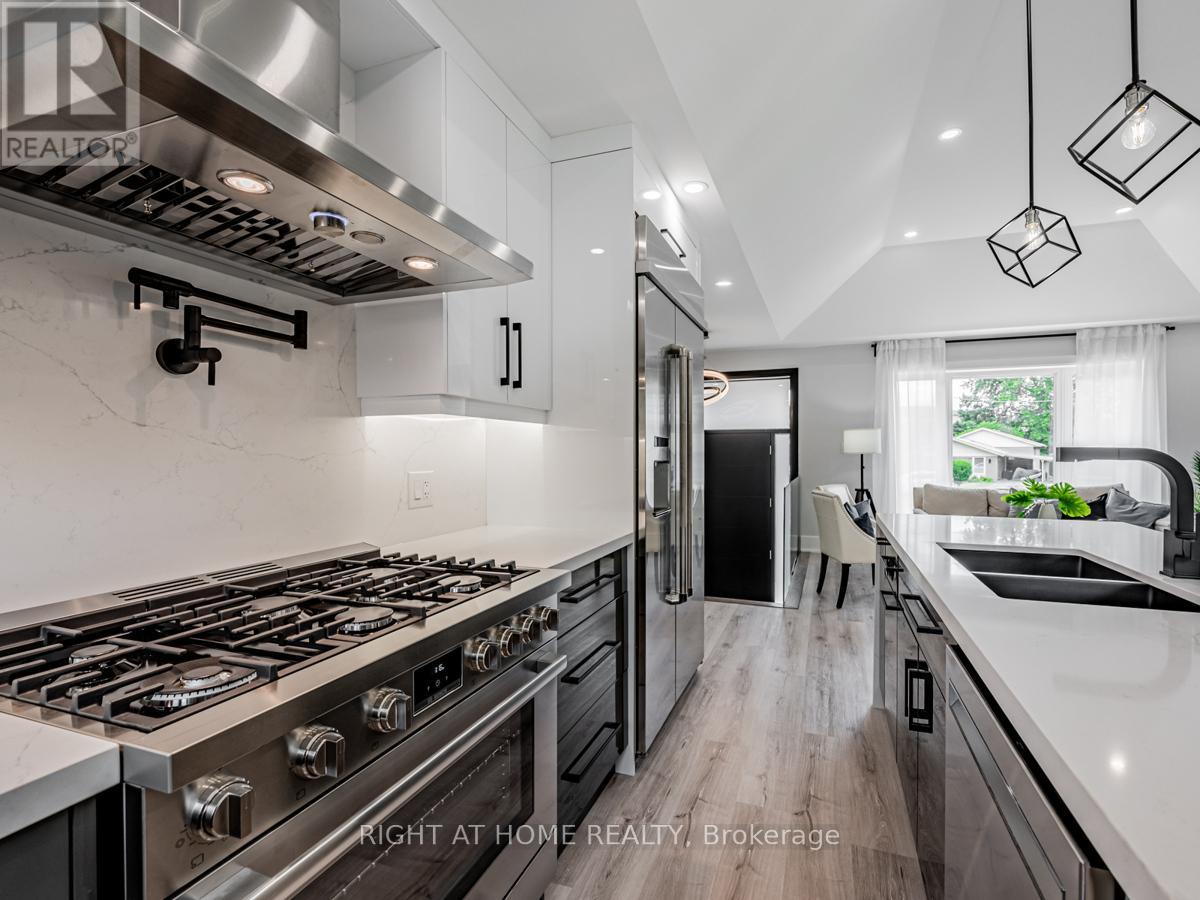 3 Rollins Place, Toronto, Ontario  M9B 3Y4 - Photo 10 - W12166624