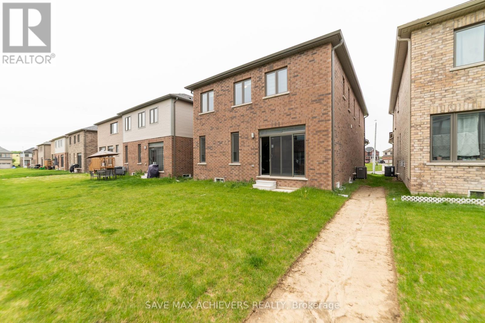 33 Rustic Oak Trail, North Dumfries, Ontario  N0B 1E0 - Photo 48 - X12174863