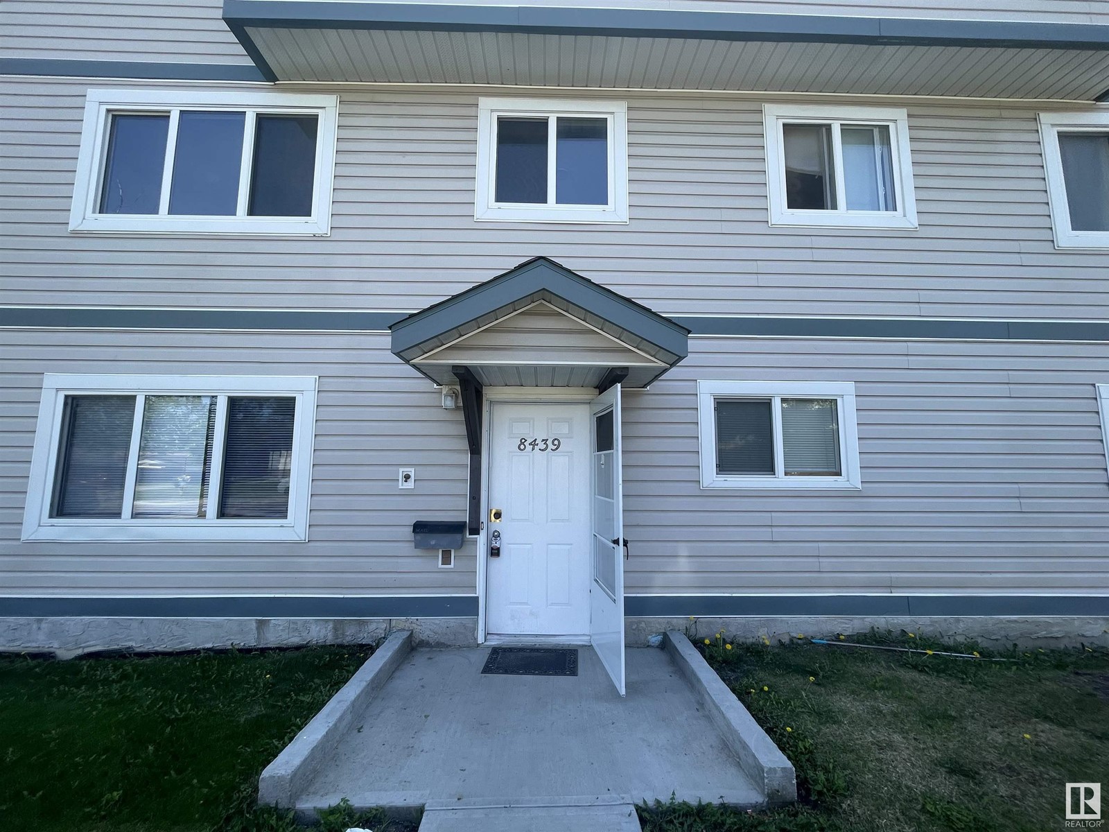 8439 29 AV NW, Edmonton, Alberta