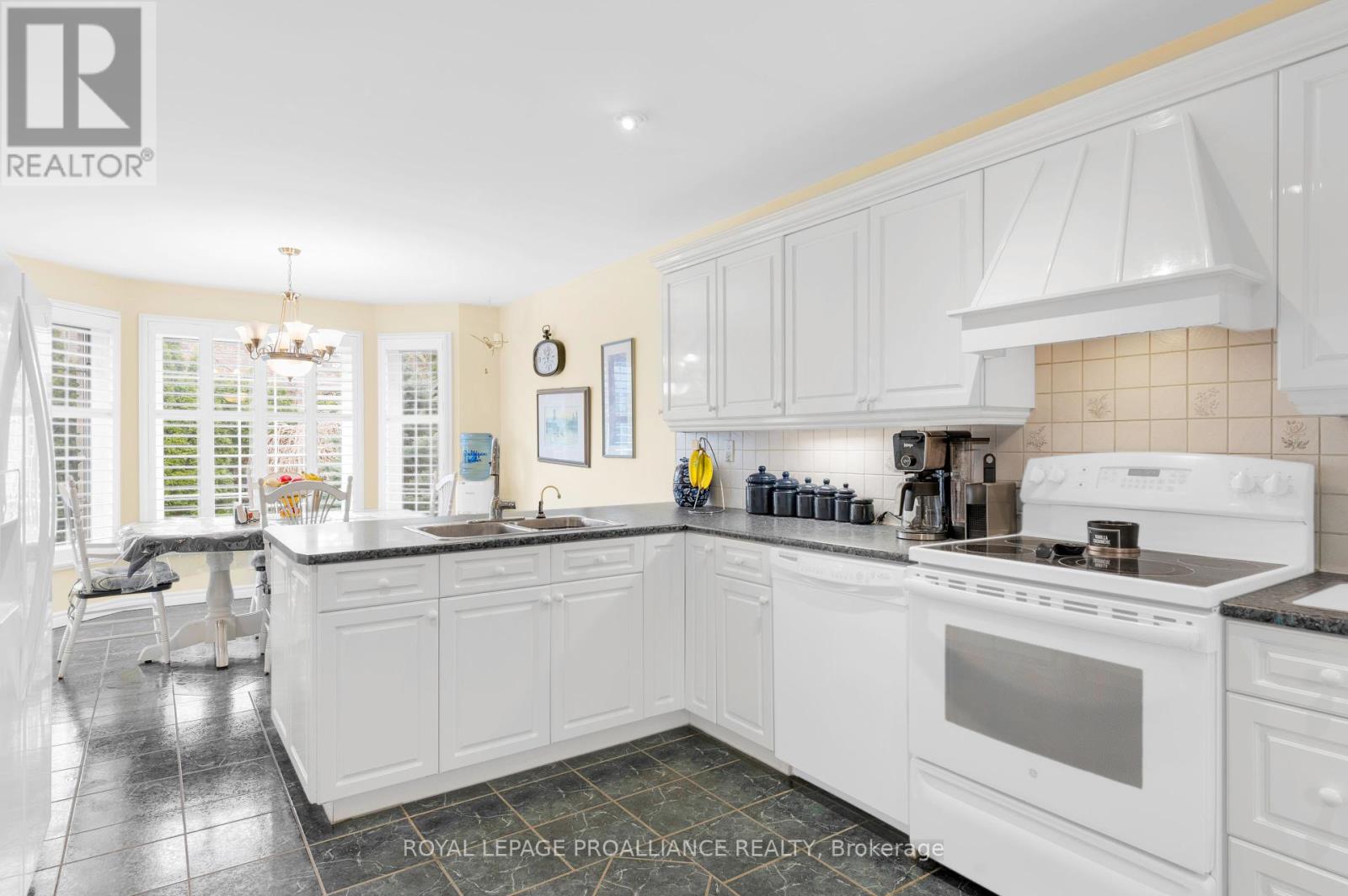 39 Grosvenor Drive, Belleville, Ontario K8P 5K3 - Photo 15 - X12096929