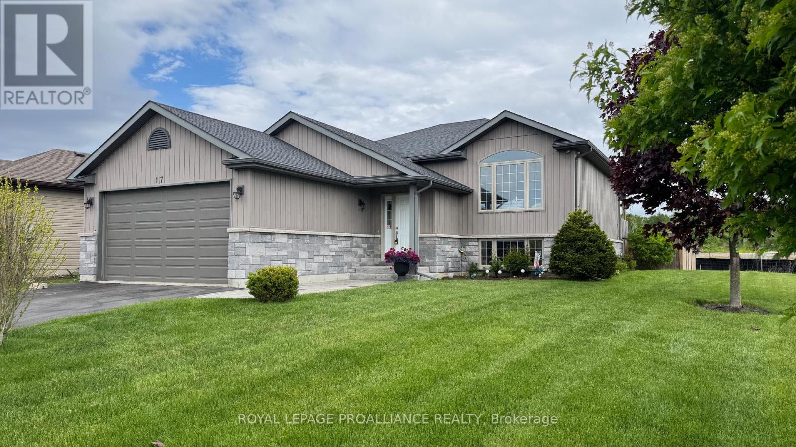 17 PIER DRIVE, Brighton, Ontario