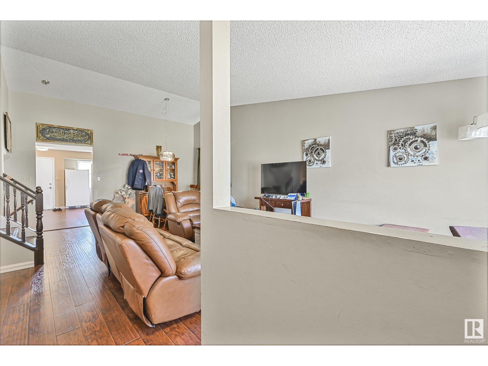 Property at 17728 94 ST NW image 2