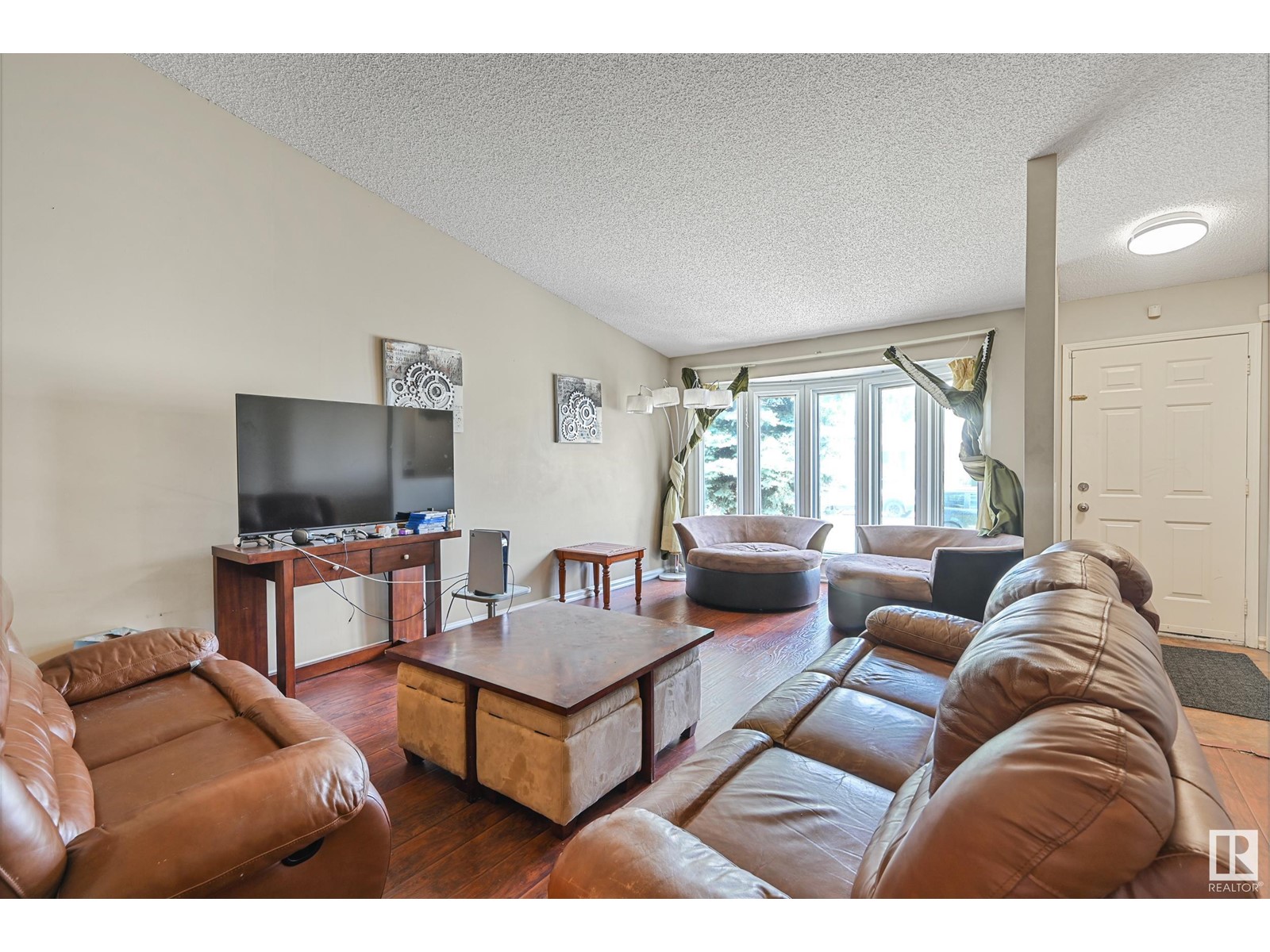 Property at 17728 94 ST NW image 3