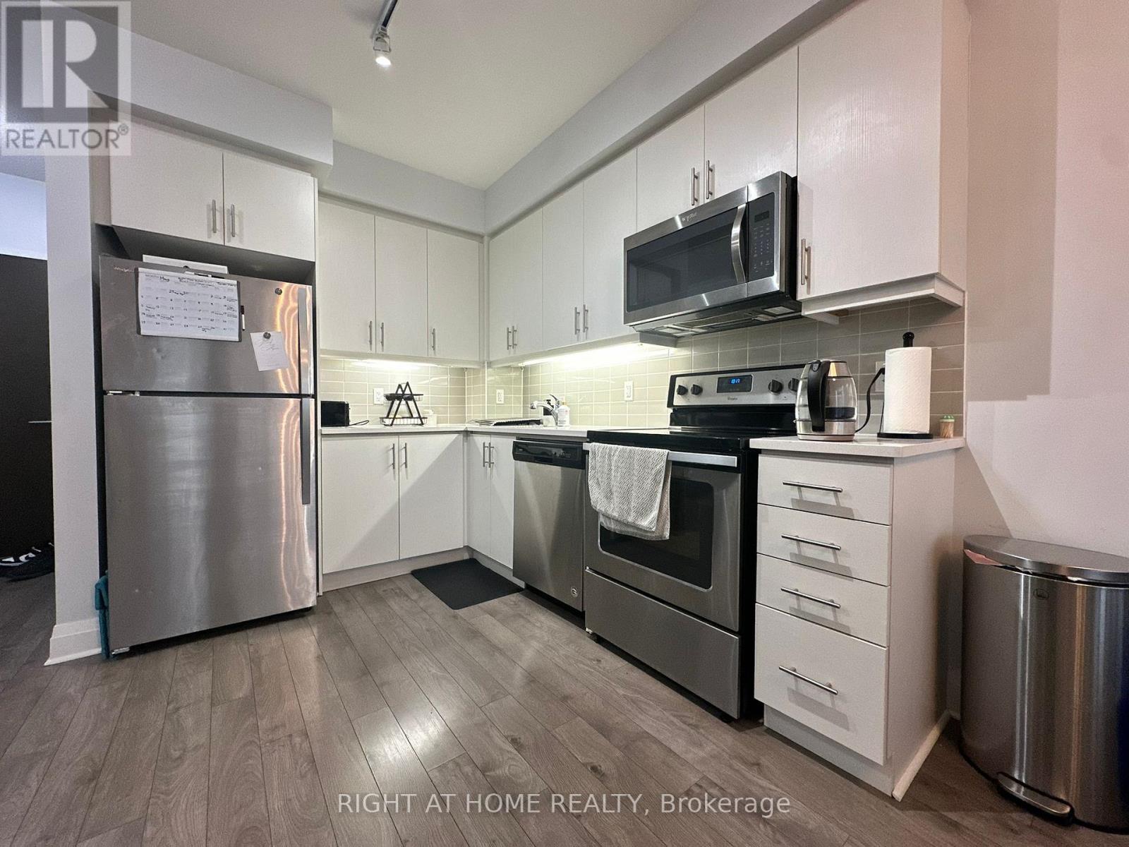 2203 - 15 Zorra Street, Toronto, Ontario  M8Z 4Z6 - Photo 2 - W12187931